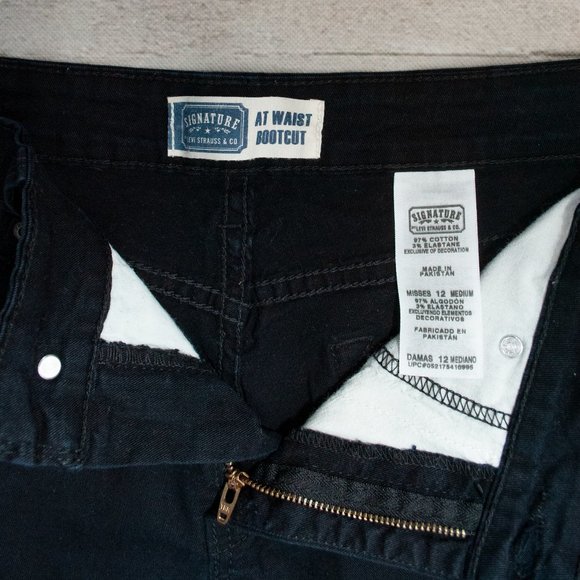 Levi's Signature Stretch At Waist Bootcut Jeans in Black size 12 - Picture 6 of 6